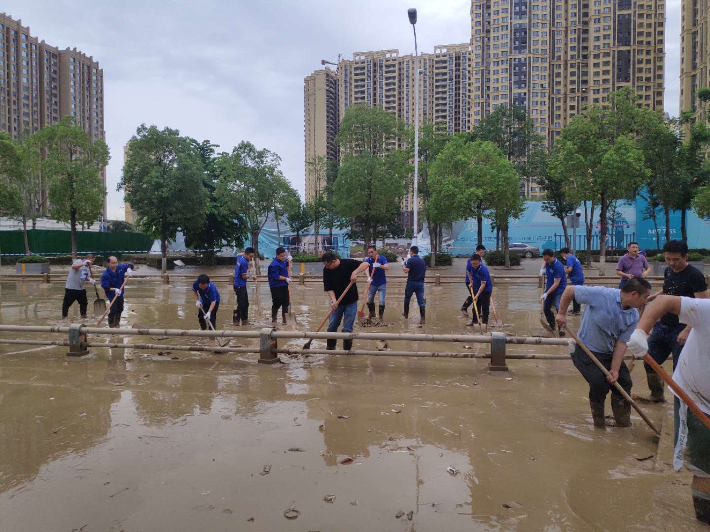 金堂洪水过后的那抹“格润支援蓝”